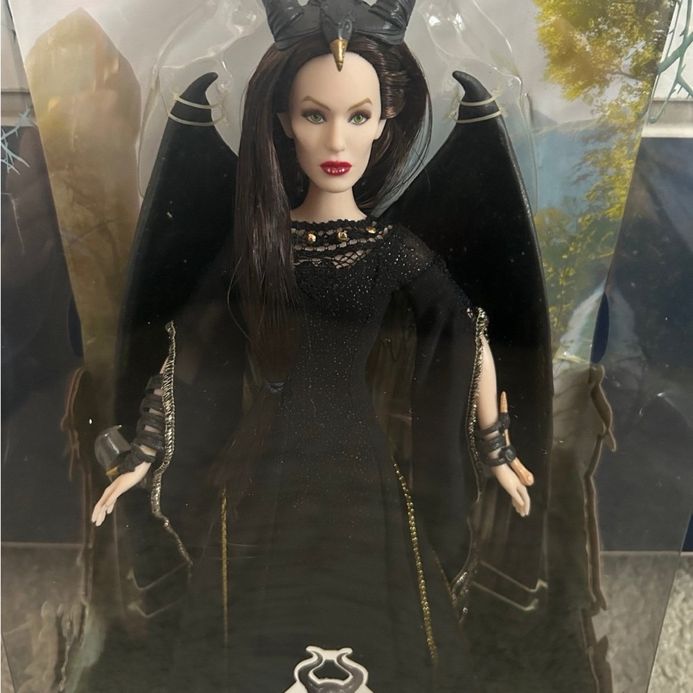 Disney Maleficent Royal Coronation Doll Jakks Pacific (2014) - Picture 2 of 12